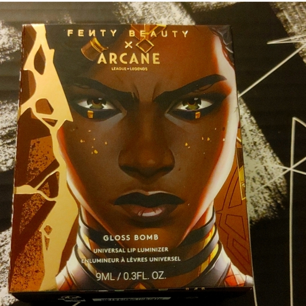 FENTY BEAUTY-Arcane Risky Rulin, Shimmering Warm Gold New..Arcane Box.